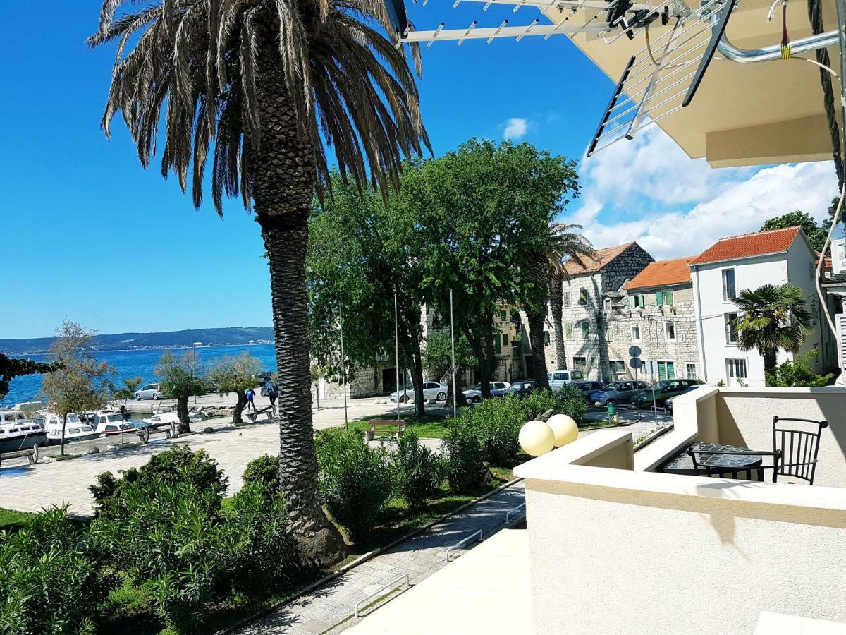 Apartment Dujic With Hot Tub Kastela Exterior photo