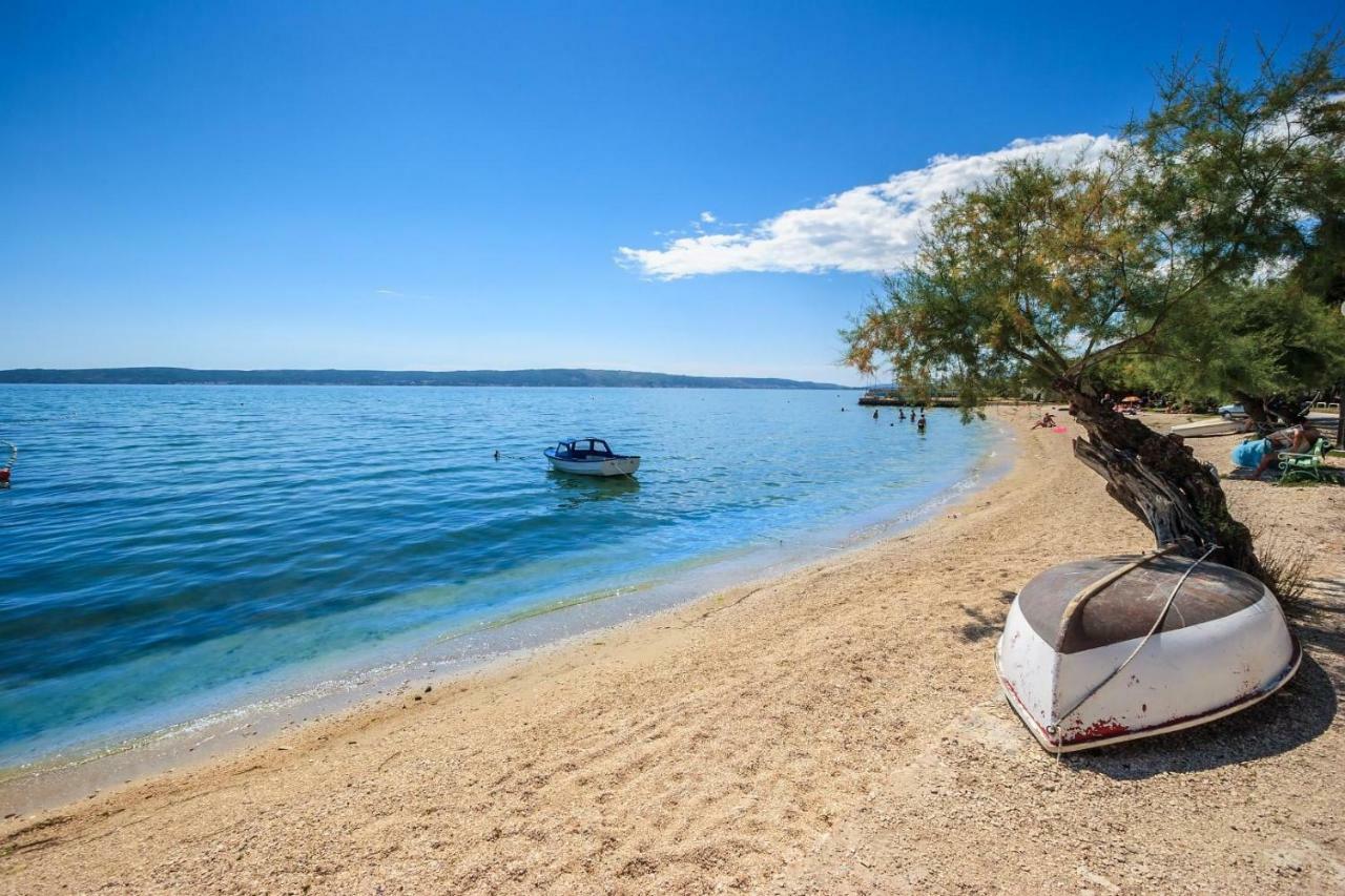 Apartment Dujic With Hot Tub Kastela Exterior photo