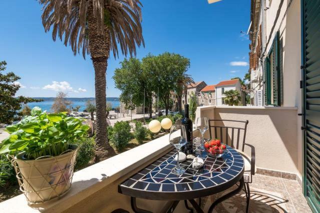 Apartment Dujic With Hot Tub Kastela Exterior photo